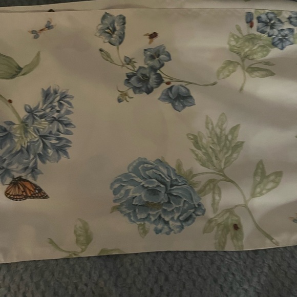 Table Linen Set - Picture 5 of 5